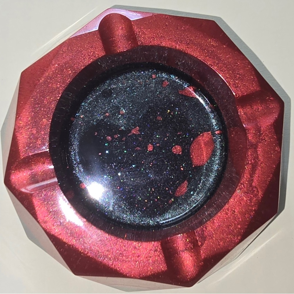 Elegant Red and Black Decorative Ashtray